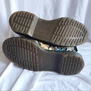 Dr. Martens Shoes - Flower Print Doc Martens Dr. Martens Shoes - Flower Print Doc Martens